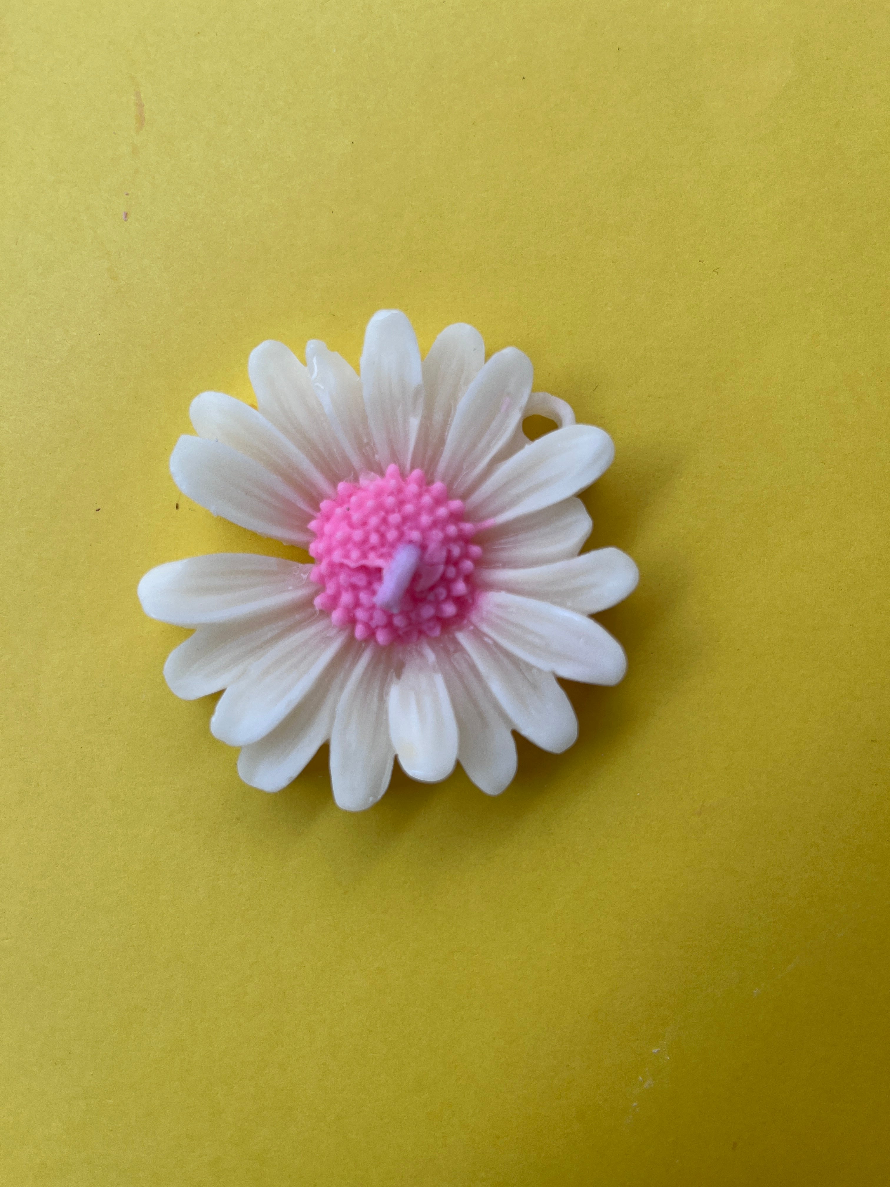 Floating Daisy Candle